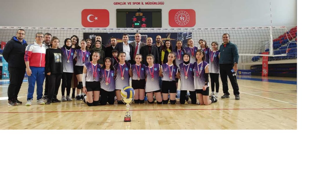 İlçemiz Mehmet Güleç Ortaokulu Yıldız Kızlar Voleybol Takımı Niğde İl Şampiyonu Olmuştur.